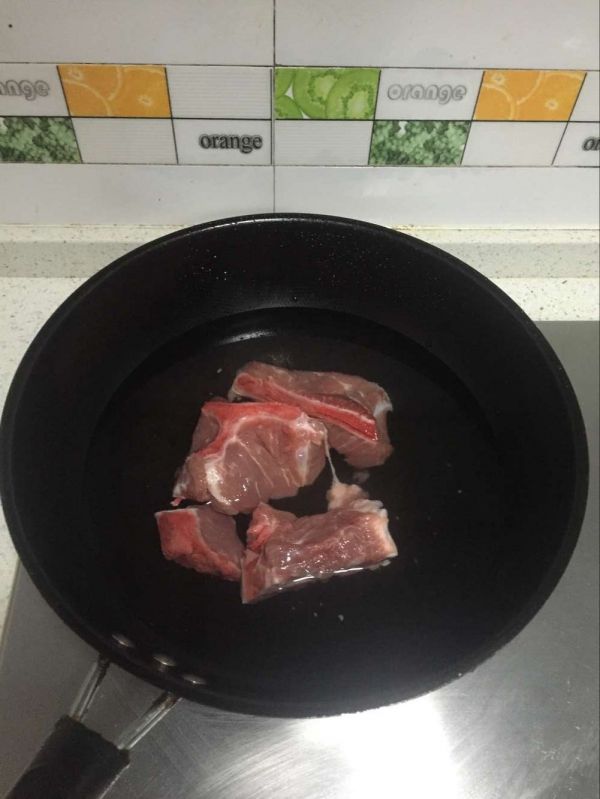 鲜鱿木耳猪骨汤