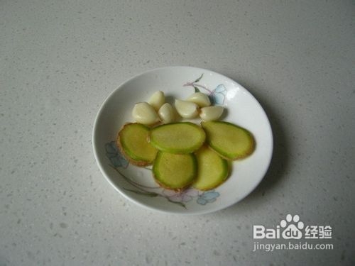 怎样做一款应季的靓汤--粉藕棒骨汤