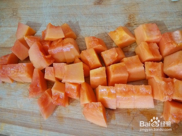 制作美味的红枣木瓜鲫鱼汤