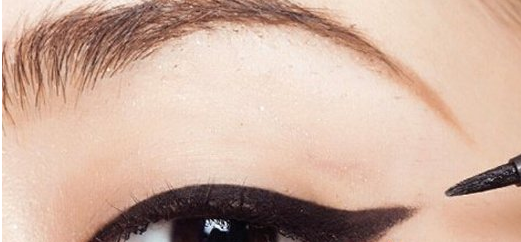 日常系的猫眼妆步骤