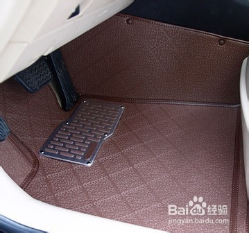 正确挑选汽车脚垫的方法