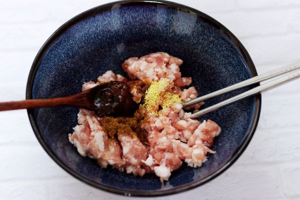 洋葱猪肉香菜发面馅饼