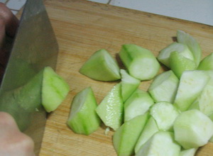 丝瓜炒油条的做法