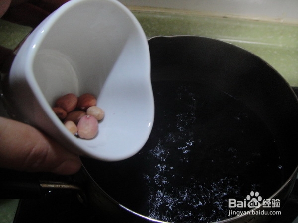 养颜补血美食——黑米粥