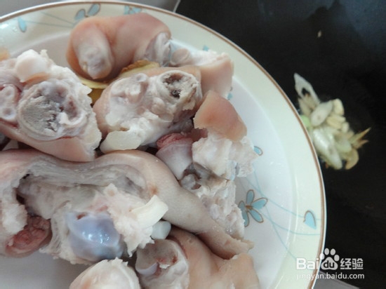 舌尖上的24节气处暑之【金针炖猪蹄】