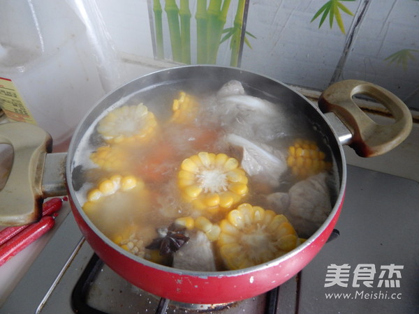 玉米胡萝卜排骨汤