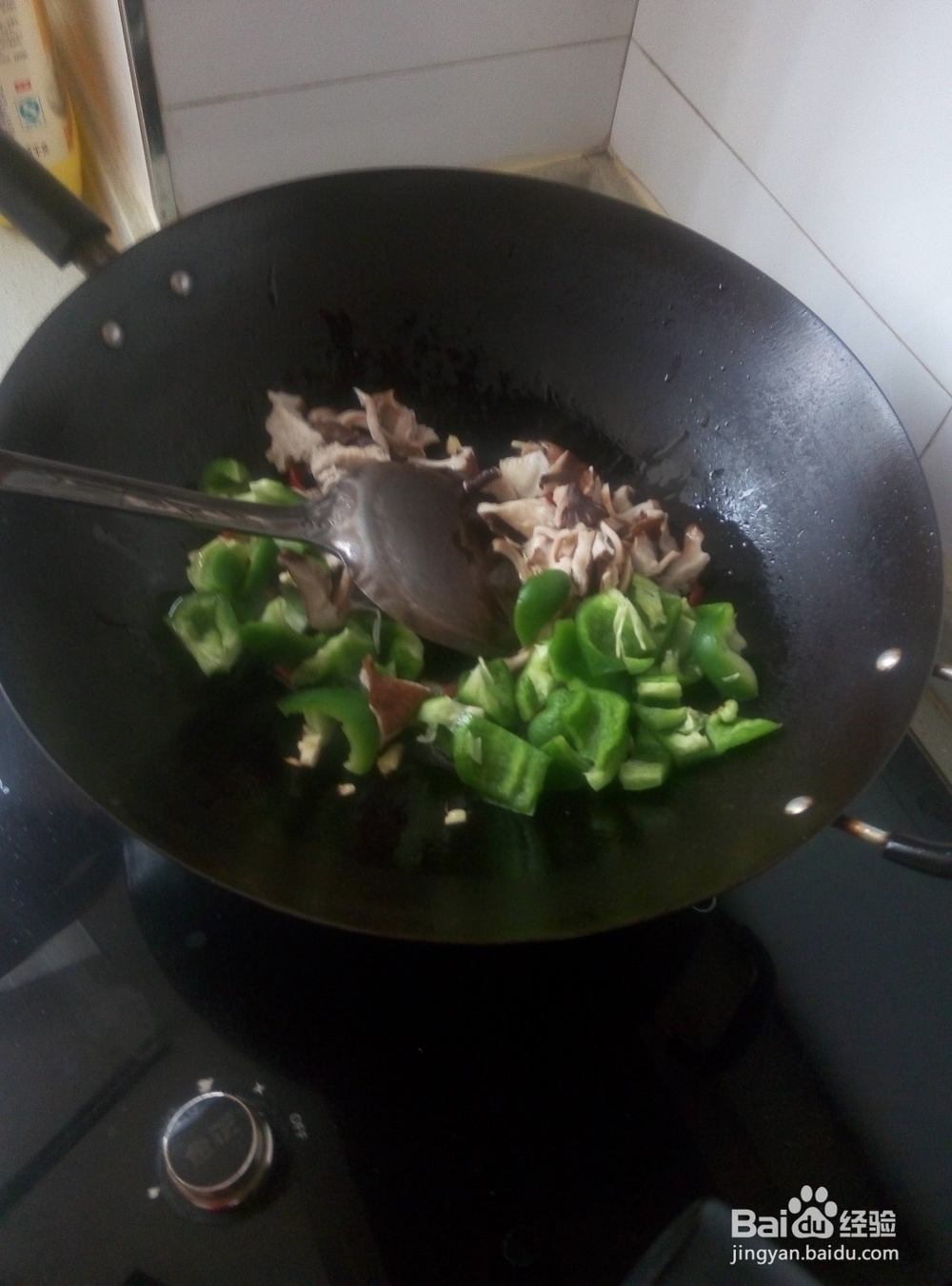 土豆青椒炒香菇