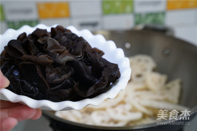 小炒木耳藕片
