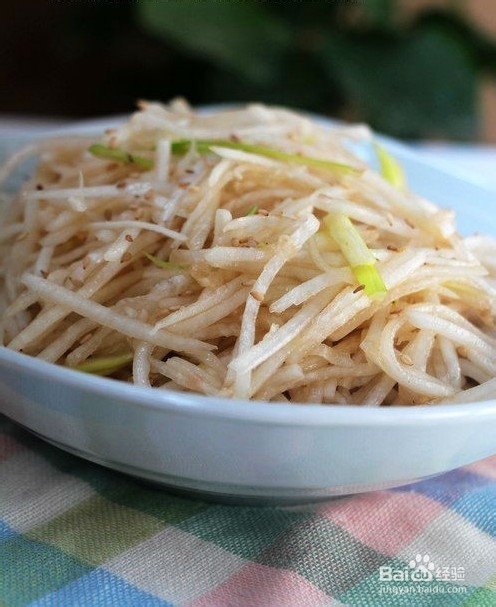 秋季补肺防燥白色蔬菜——凉拌白萝卜丝