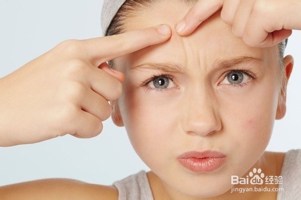 痘痘里面挤出来的白色东西是什么