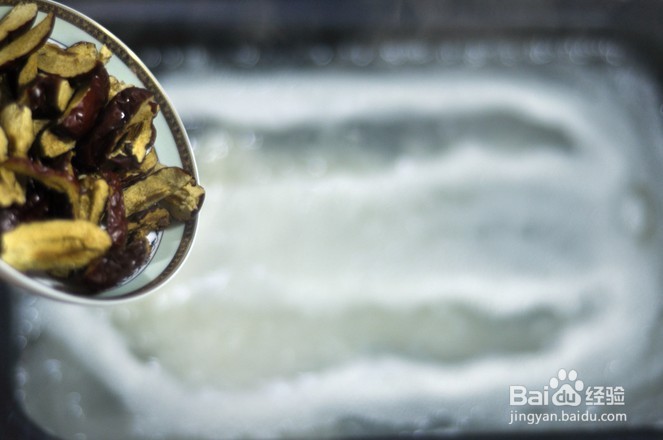 红枣猕猴桃粥的做法