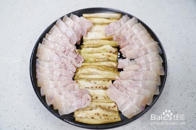 家庭自制蒜泥茄子白肉拼盘