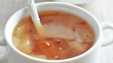 桃胶雪梨桂花羹的做法