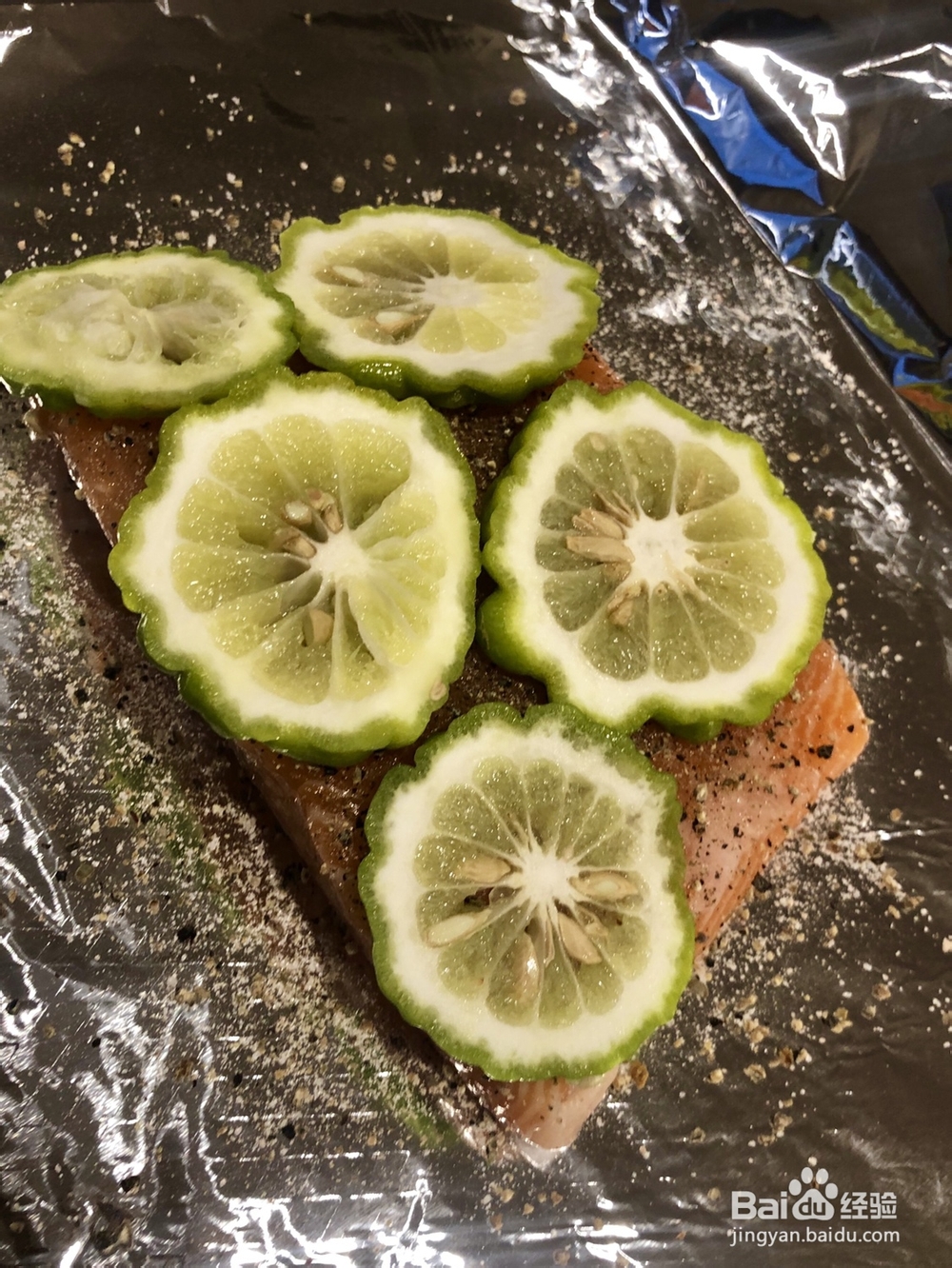 怎么做青柠黑胡椒烤三文鱼?