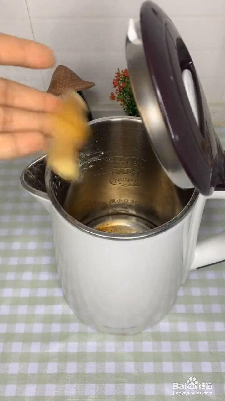 如何快速清洗热水壶水垢？