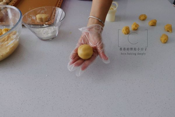 椒盐花生酥皮月饼