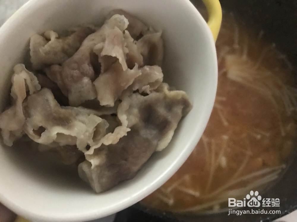 怎么做西红柿金针菇肥牛汤