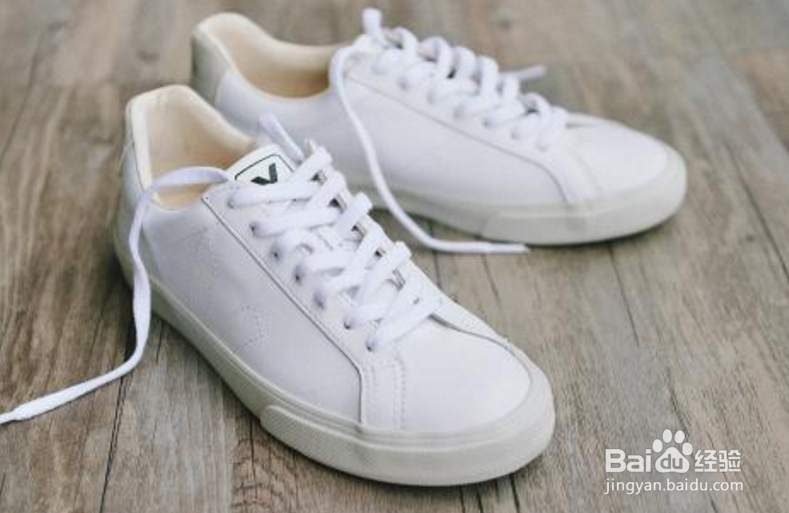 学生们如何挑选一双自己喜欢的小白鞋？