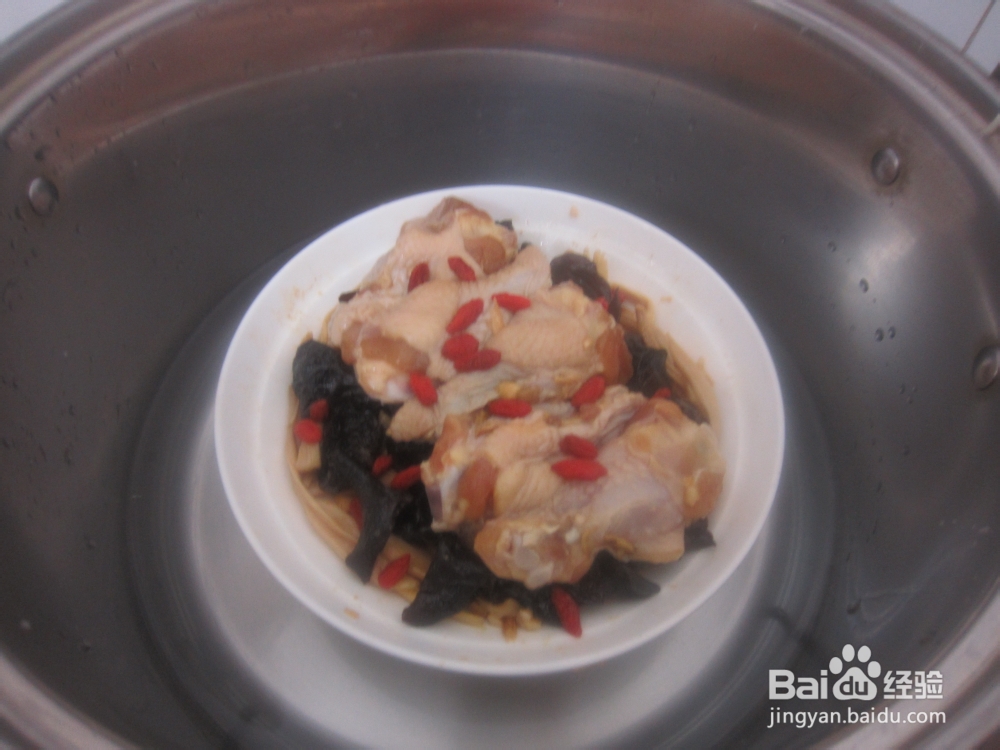 金针菜云耳蒸鸡翅根