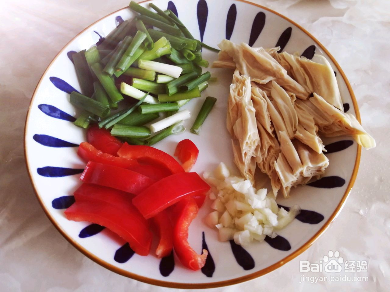 小炒丝瓜什锦菜的做法