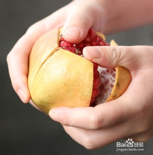 剥石榴的正确方法