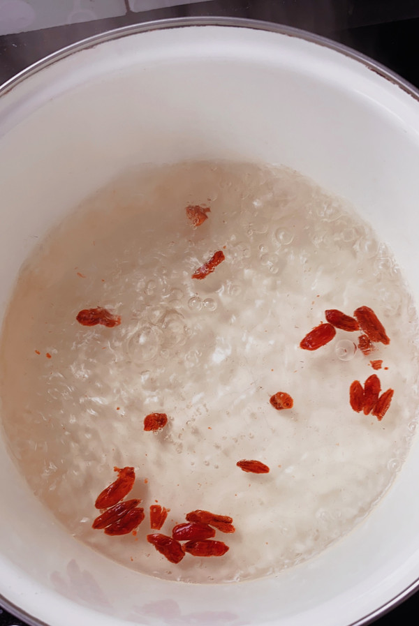 红枣枸杞米酒蛋花汤