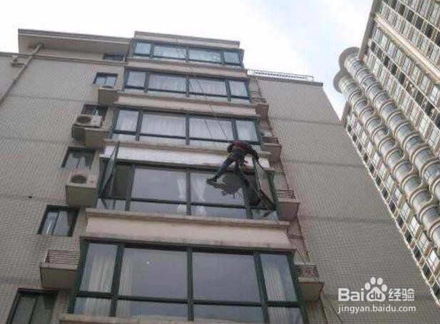 高楼层窗户怎么防爆雨