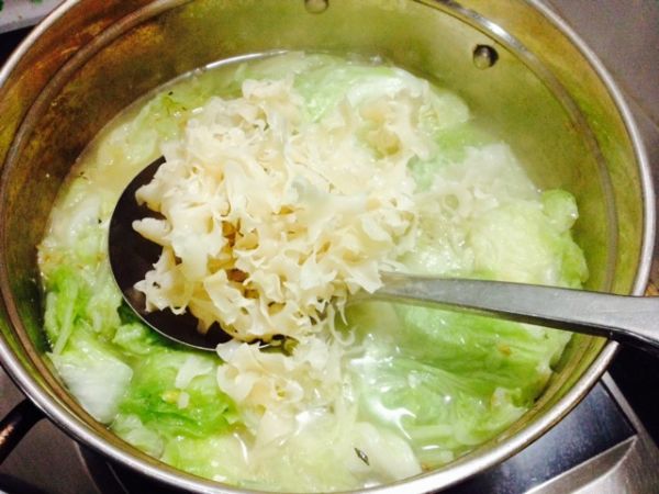 白菜豆腐荷仙菇汤