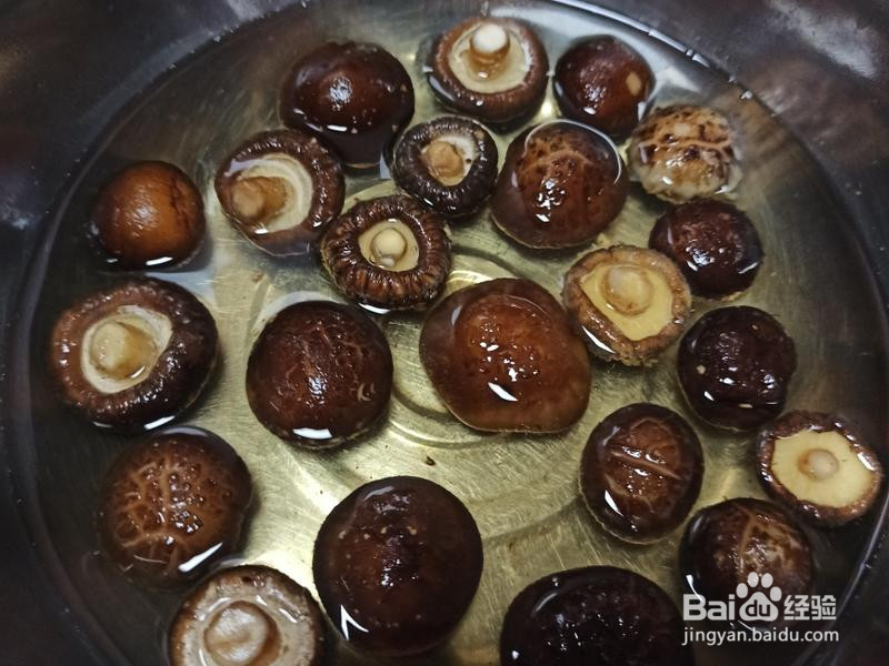 川味土豆香菇烧鸡的做法