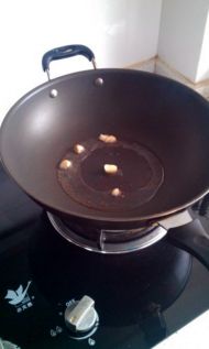 爆香茄子的做法