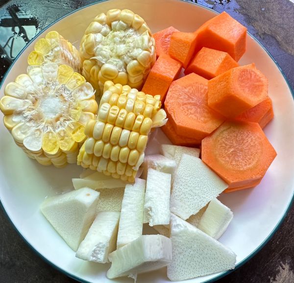 老祖宗相传食疗药膳玉米煲鸭