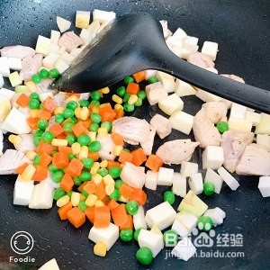 食补佳品茭白青椒炒鸡胸肉的做法