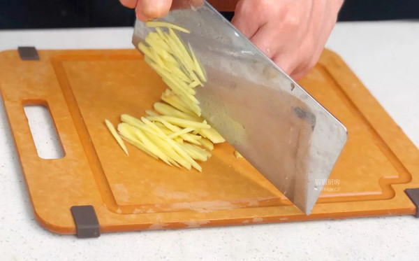 姜丝冬瓜薏米汤