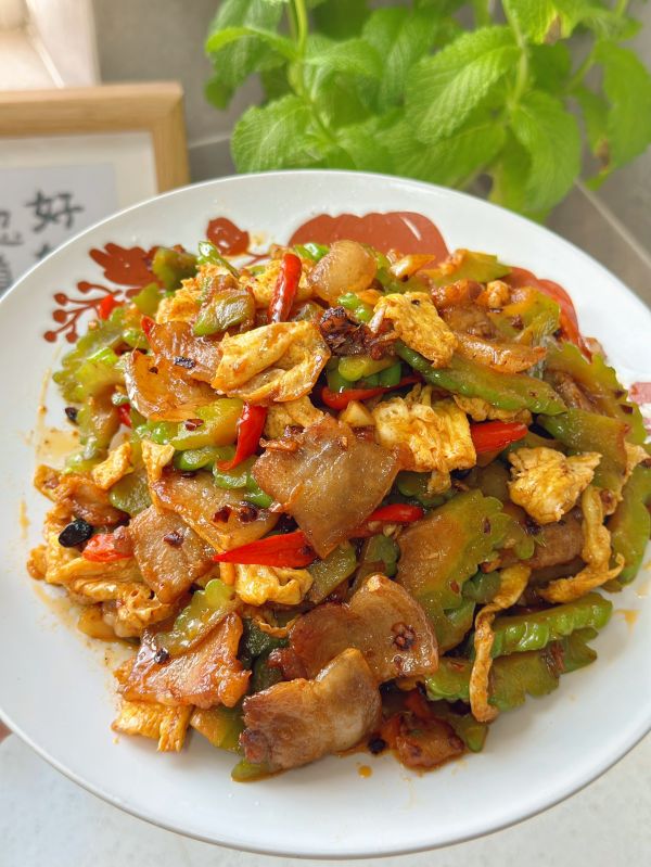 五花肉豆豉炒苦瓜