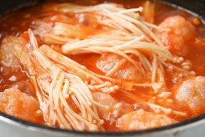 怎么做番茄酸汤虾滑