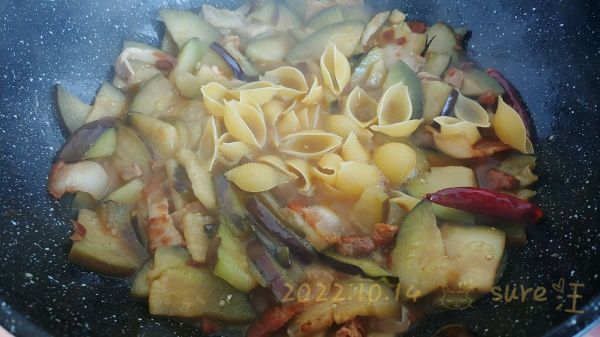 茄茄葱香肉酱面