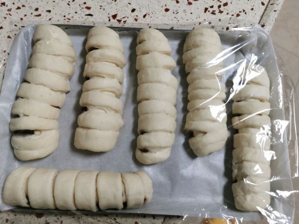 毛毛虫豆沙面包