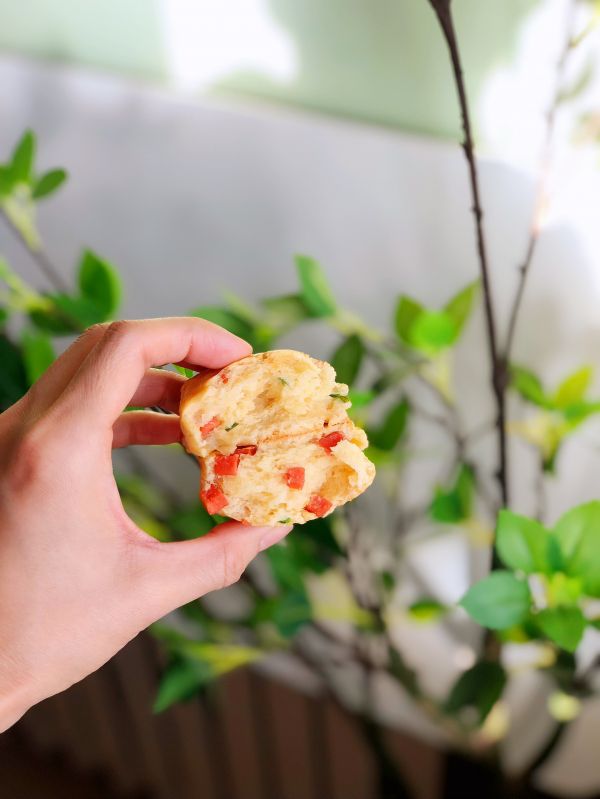 香葱肉松火腿司康