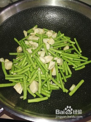鸡胸脯豆角制作过程