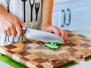 鱼丸卷边披萨怎么做？