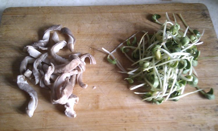 黑豆芽猪肚炒五花肉的做法，不会的快学学