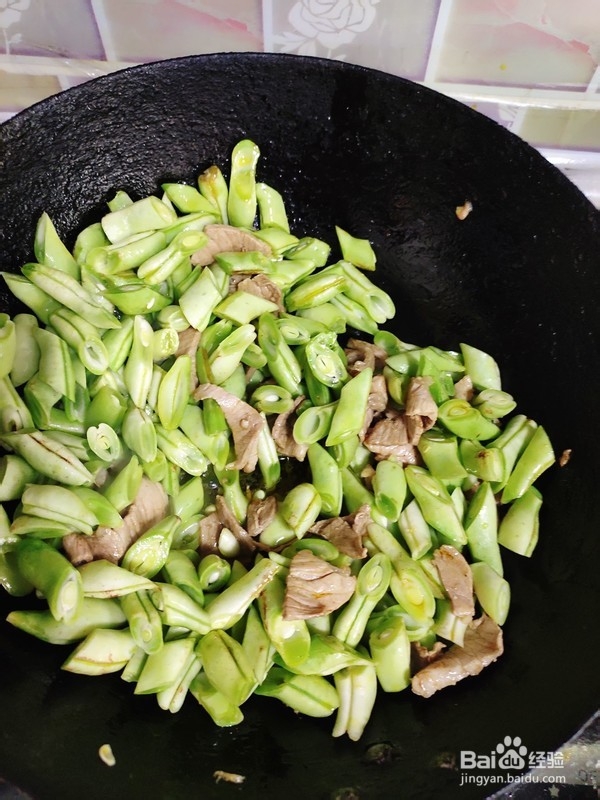 豆角炒肉。。