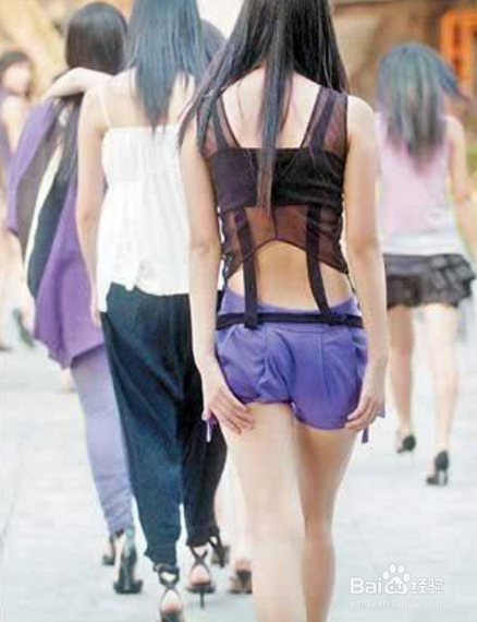 为什么有的女生夏天穿的很少?