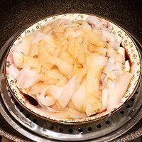 怎么做酱油鱿鱼炖豆腐？