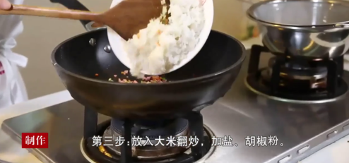 如何炒美味的蛋炒饭？