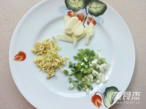蚝油豆腐炒木耳黄瓜