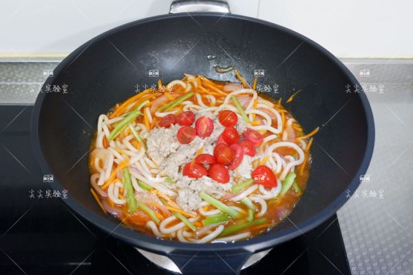 金枪鱼番茄炒乌冬