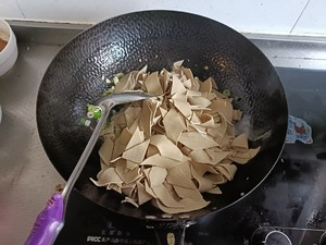 豆皮炒青椒的做法