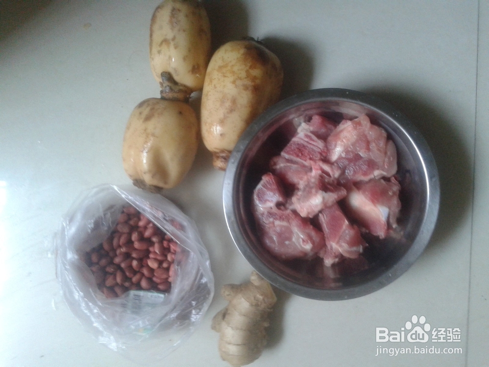 花生莲藕煲脊骨汤