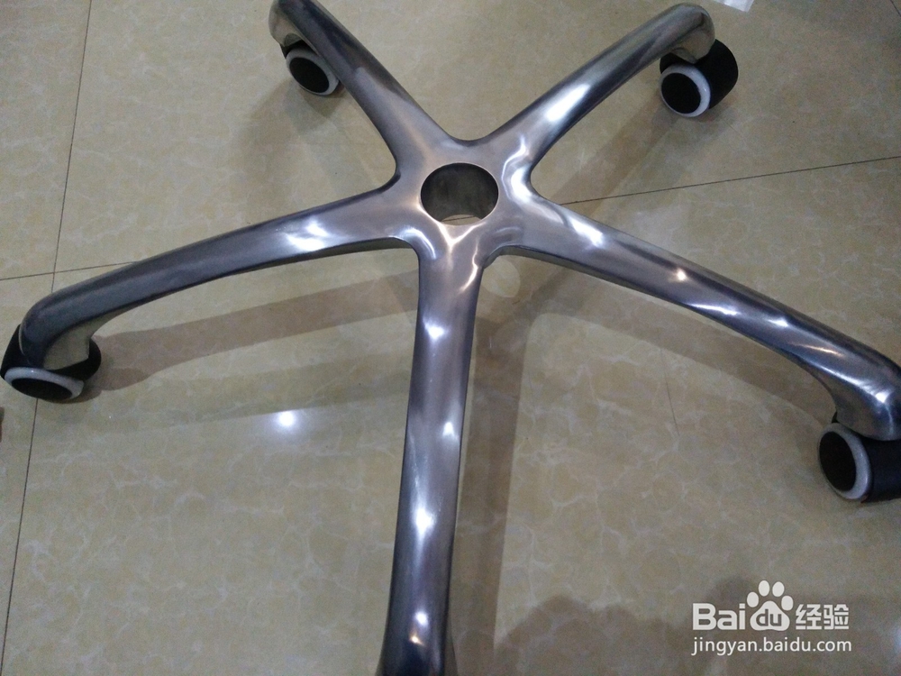 如何安装便携式电脑椅子